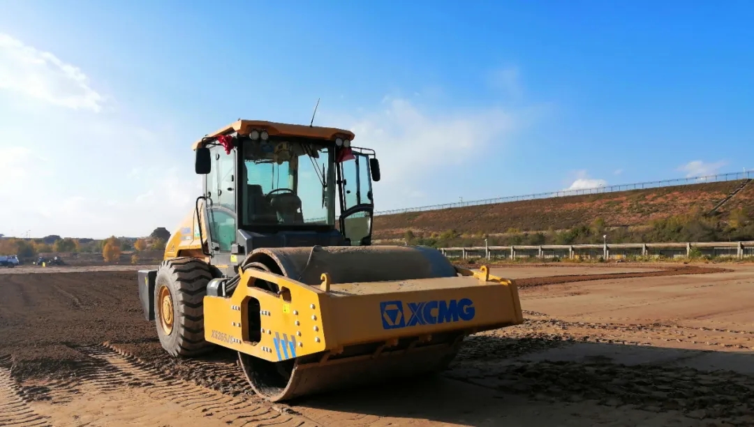 MK网5系列睿龙压路机XS265JS