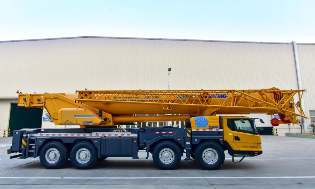 MK网XCT85吨汽车起重机