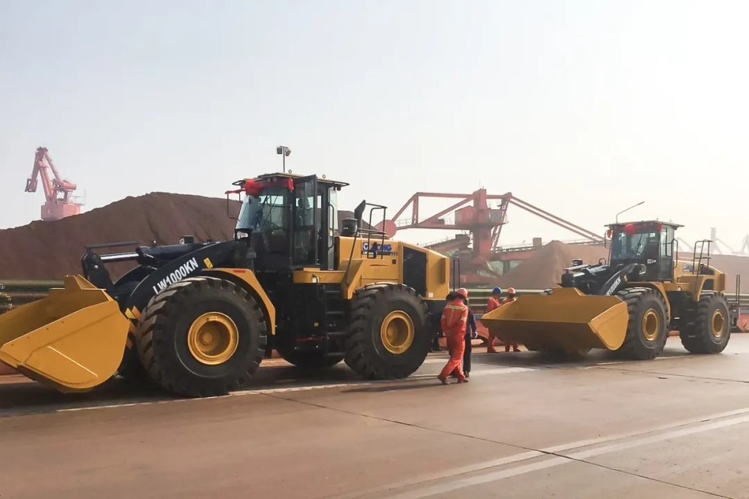MK网LW1000KN大吨位装载机助力港口装卸作业