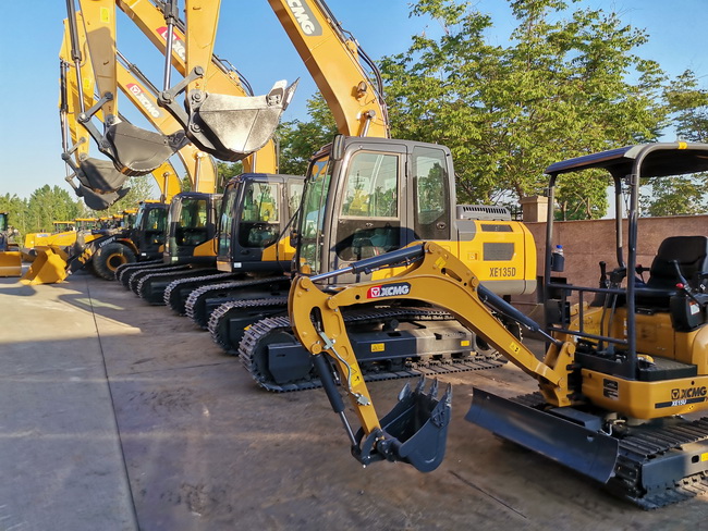 MK网机械整齐排列