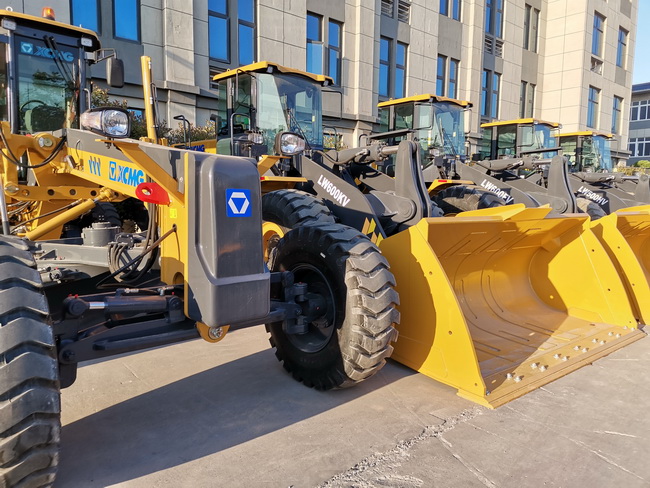 MK网机械整齐排列