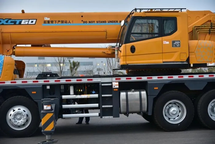 MK网XCT60L6起重机