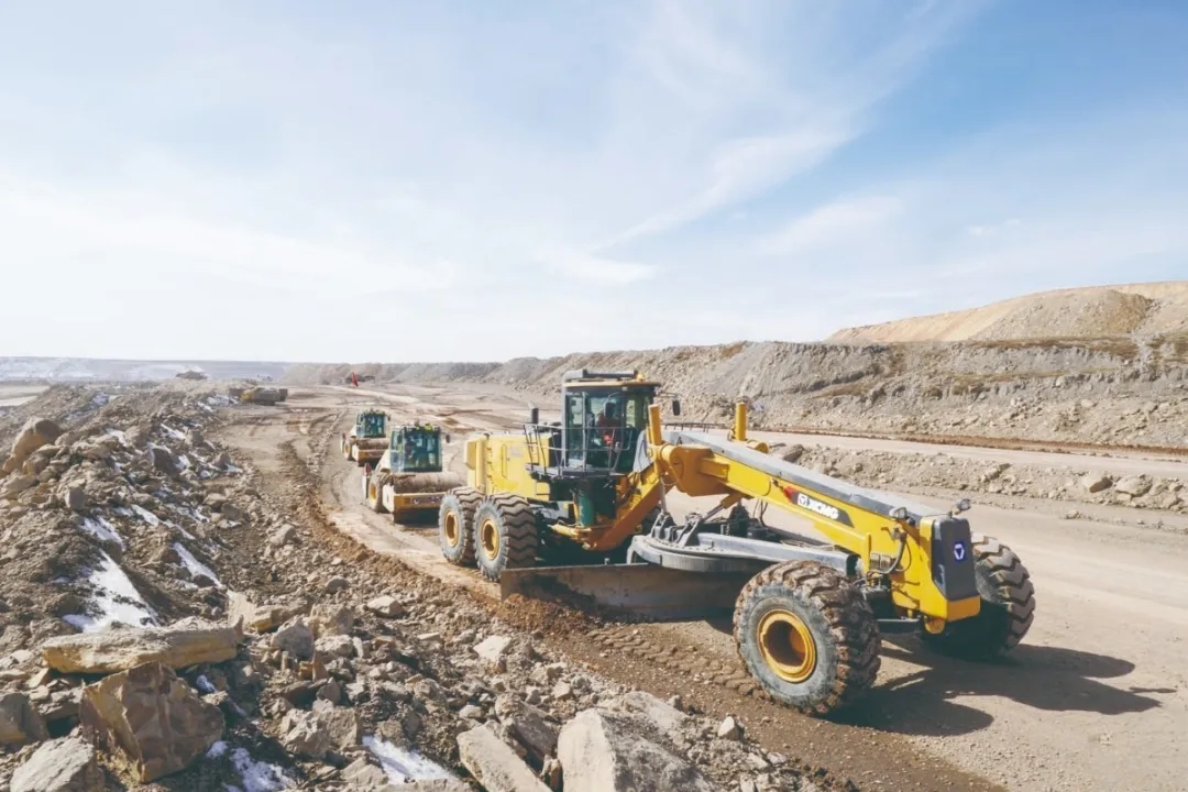 MK网超大型矿用平地机GR5505