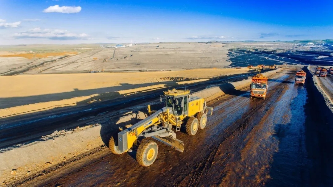 MK网超大型矿用平地机GR5505