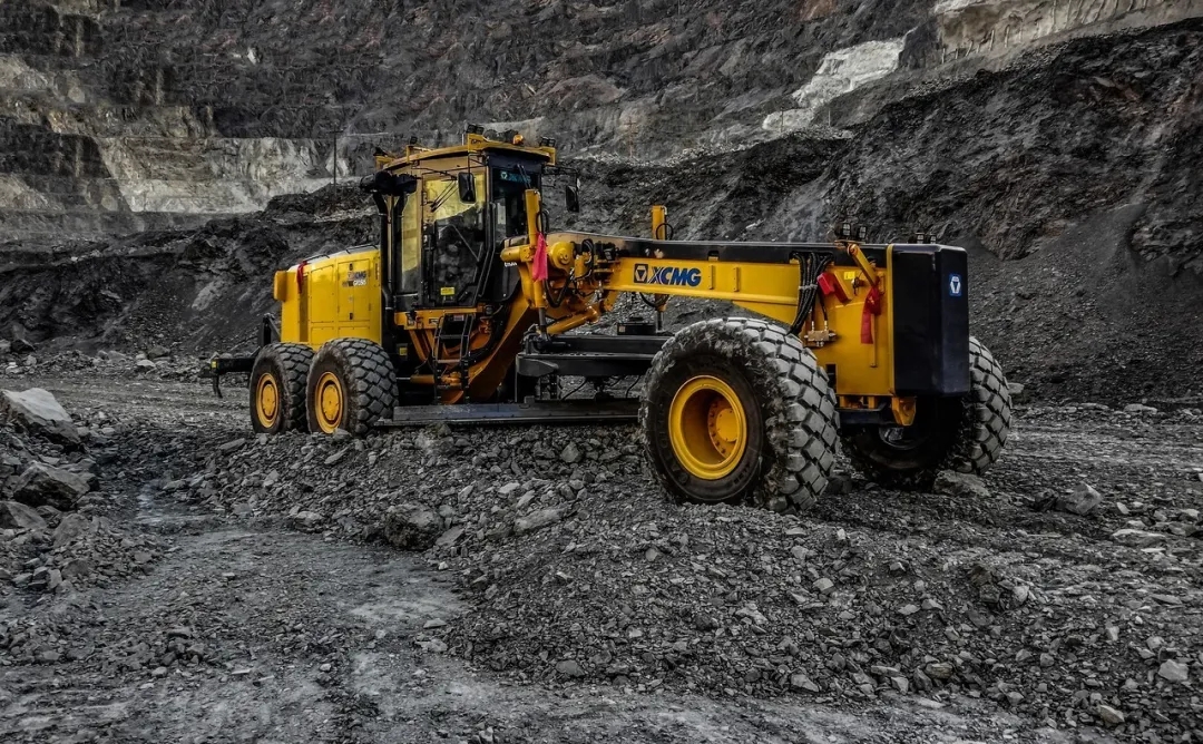 MK网超大型矿用平地机GR5505