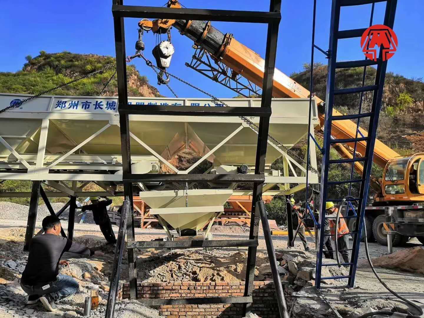 MK网QY35K5起重机助力中国水电50站有序安装