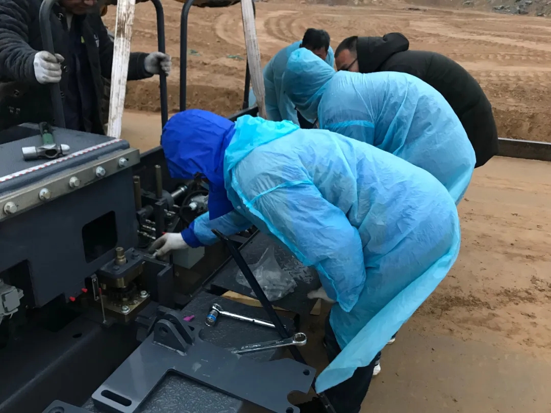 河南MK网服务工程师张宗羽 凌晨一点抵达工地接车 河南MK网服务工程师张宗羽 凌晨一点抵达工地接车