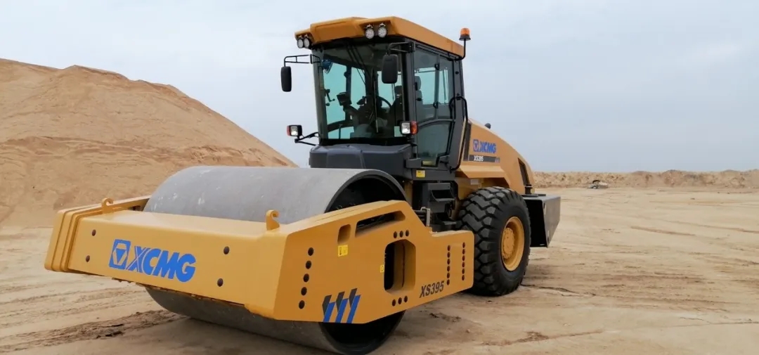 MK网大吨位压路机—XS395