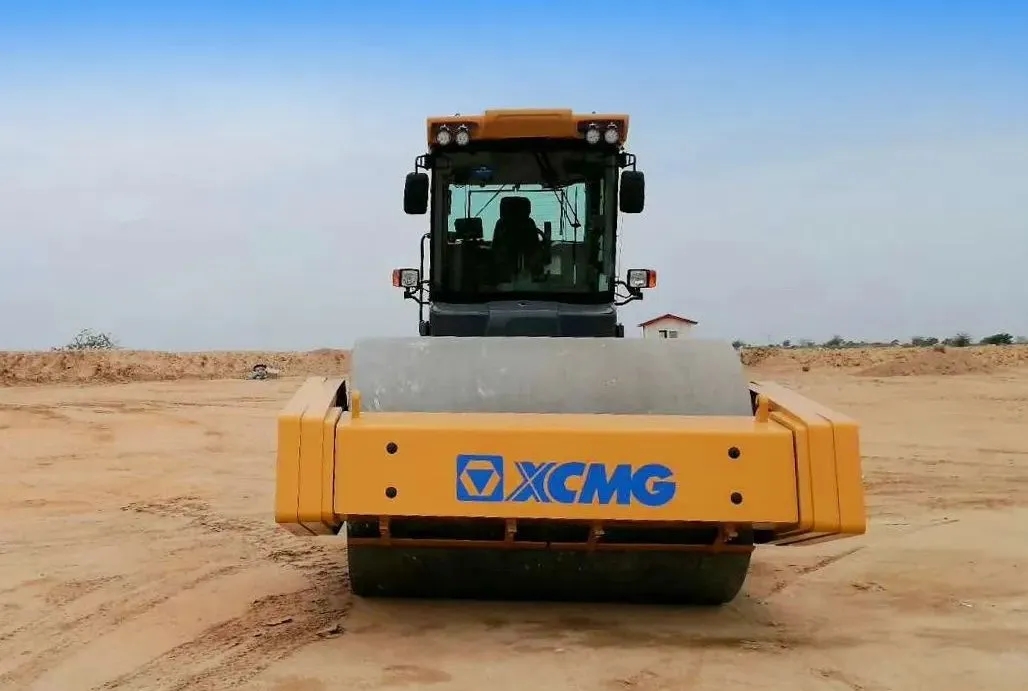 MK网大吨位压路机—XS395