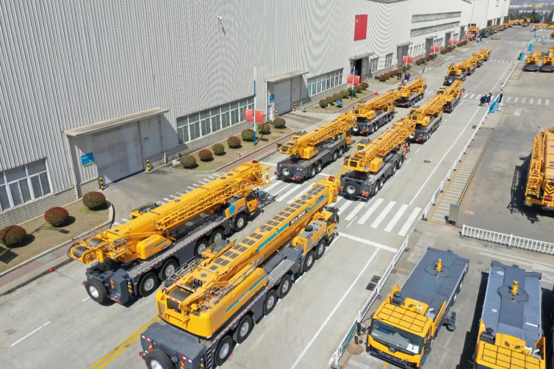 MK网起重机发车现场