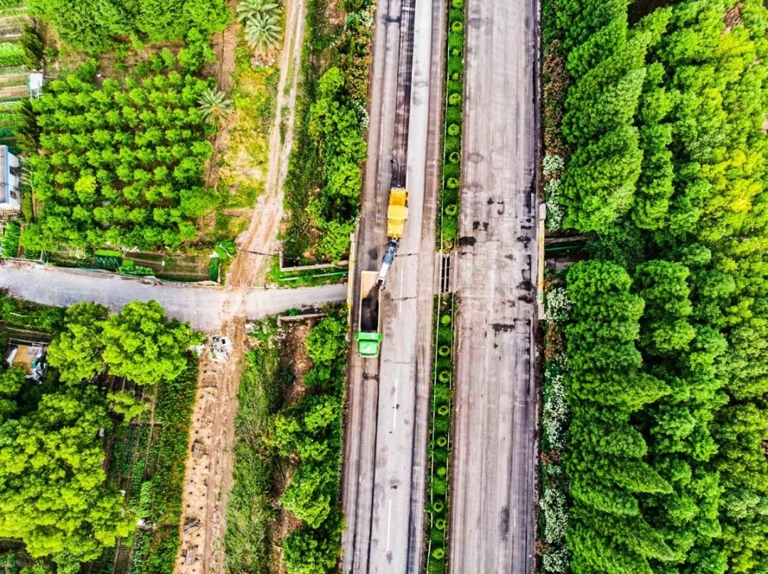 MK网大型铣刨机XM200KⅡ施工作业