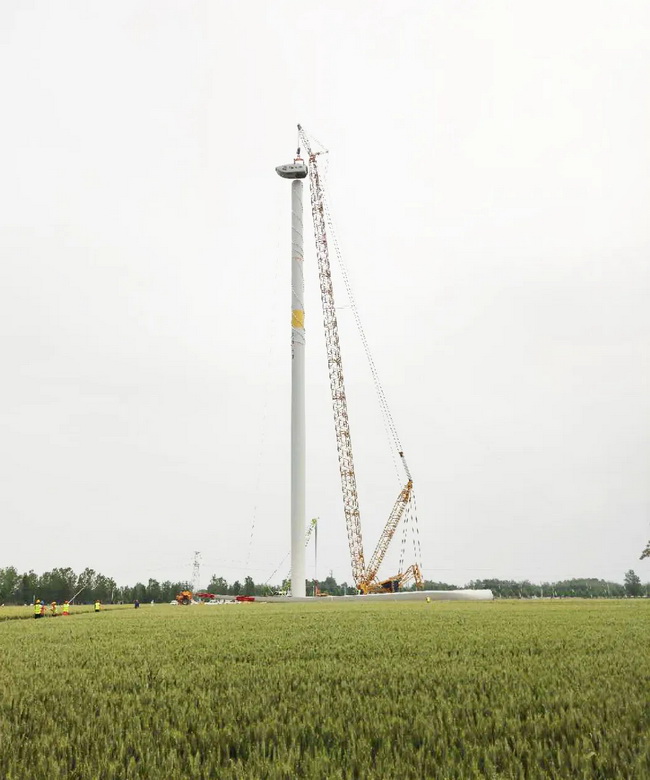 MK网XGC11000起重机在安阳内黄施工