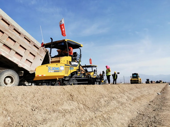 MK网RP953T超厚摊铺机