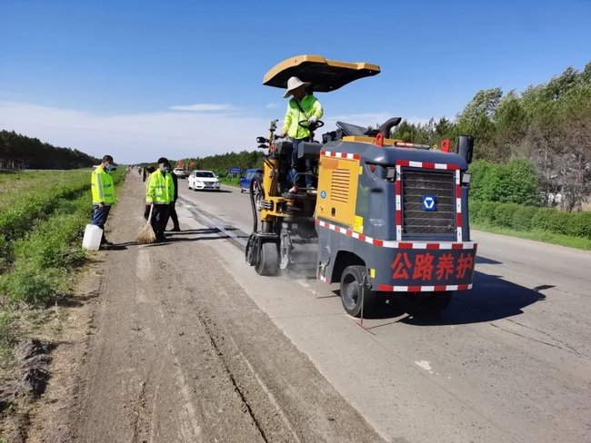 MK网XM503K小型铣刨机负责路面沟槽开挖