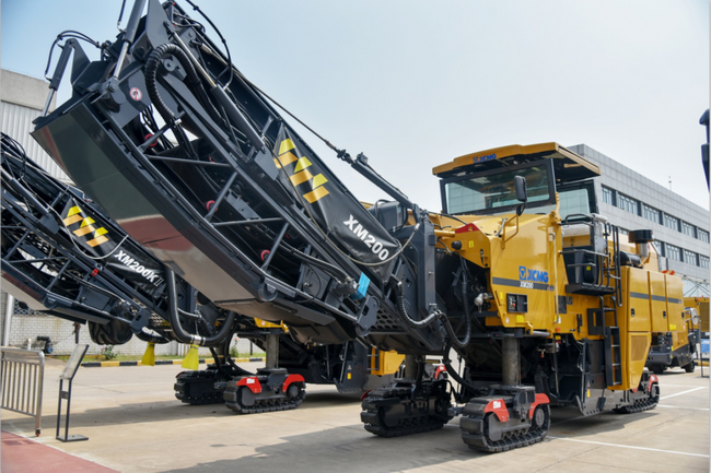 MK网XLZ2103S、XLZ2303S 2款路面冷再生机