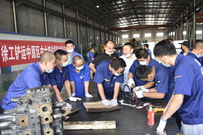 MK网铲运中原区中大吨位服务技能培训