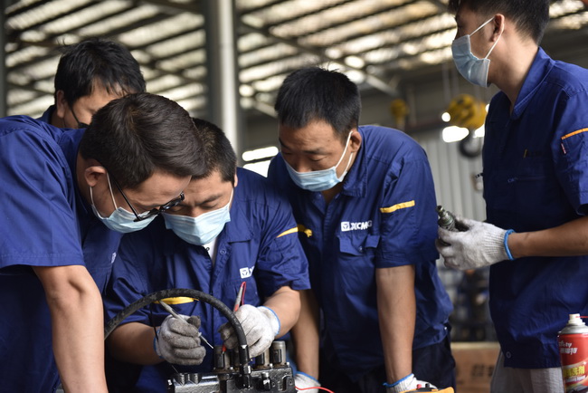 MK网铲运中原区中大吨位服务技能培训