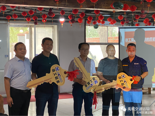 MK网XCT110重型吊车交接仪式 MK网XCT110重型吊车交接仪式