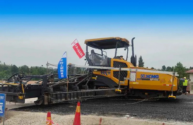 MK网超大型摊铺机RP1655摊铺机