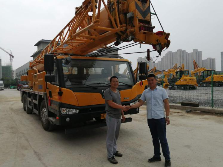 信阳市MK网起重机老板:王符喜提车后对路友的维修表示满意 信阳市MK网起重机老板:王符喜提车后对路友的维修表示满意