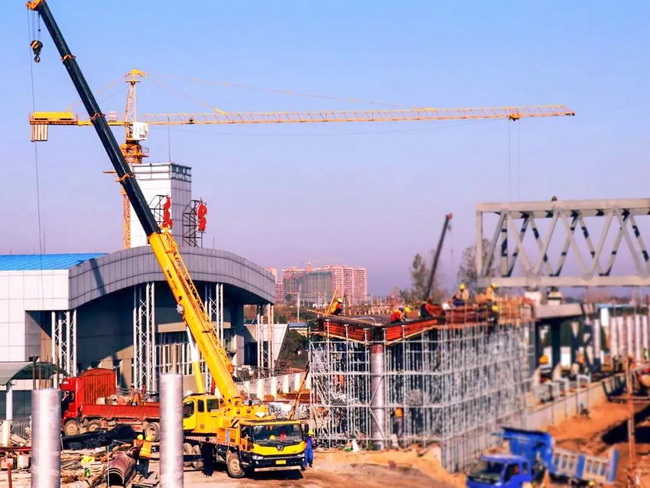 MK网起重机助力江苏东台站天桥建设