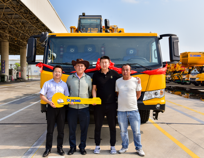 MK网XCA1200_Ⅰ全地面起重机成功交付众鑫吊装