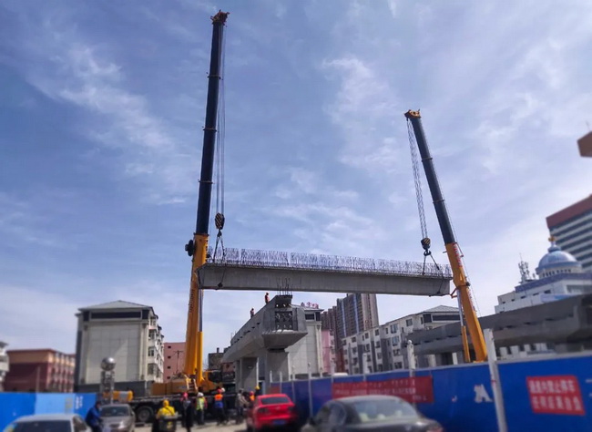 MK网“网红双雄”XCA220与XCA100全地面起重机合力精准吊装