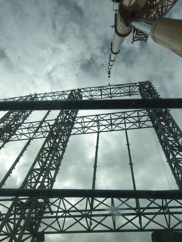 MK网XCT75L6汽车起重机行业首款75吨六节臂产品