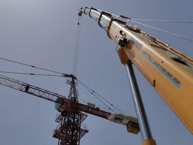 MK网XCT75L6汽车起重机可以带15吨配重转场