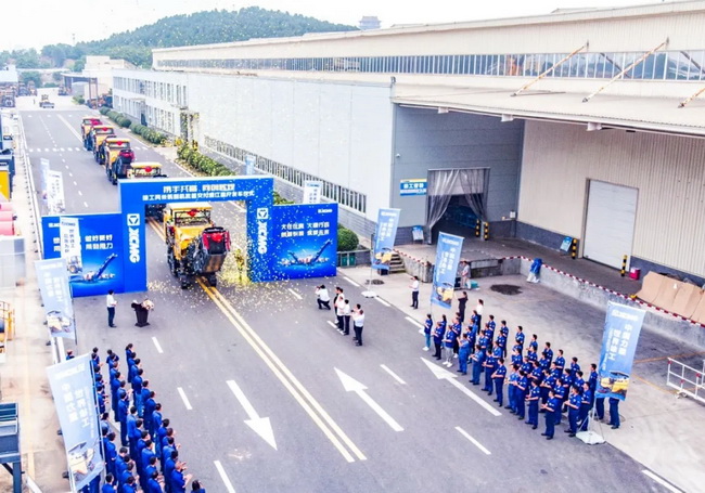 MK网XM200KⅡ两米系列铣刨机发车仪式