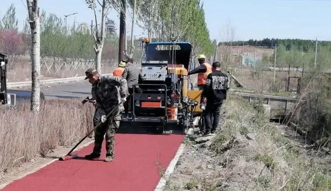 MK网RP355迷你摊铺机成功落地东北