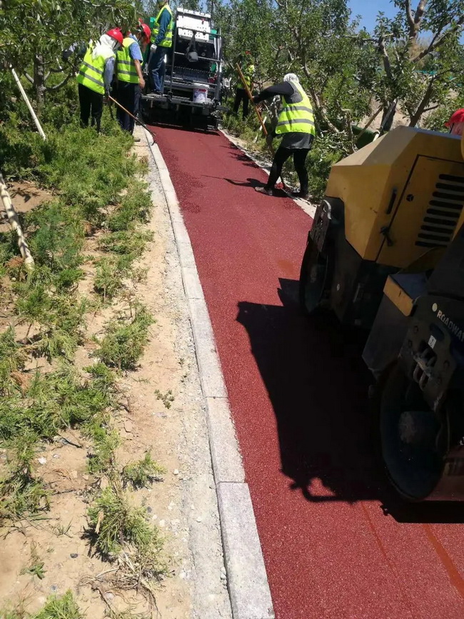 国产迷你摊铺机MK网RP355