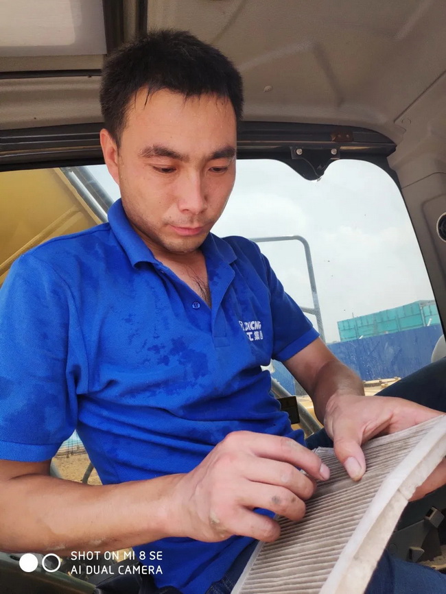 MK网挖机服务刘小勇