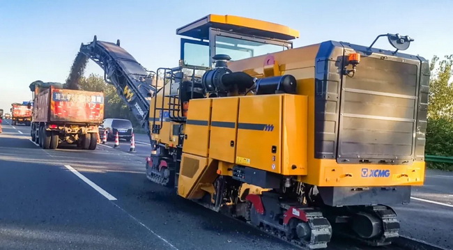 MK网铣刨机铣刨后的地面直线度能够满足施工方严格的要求