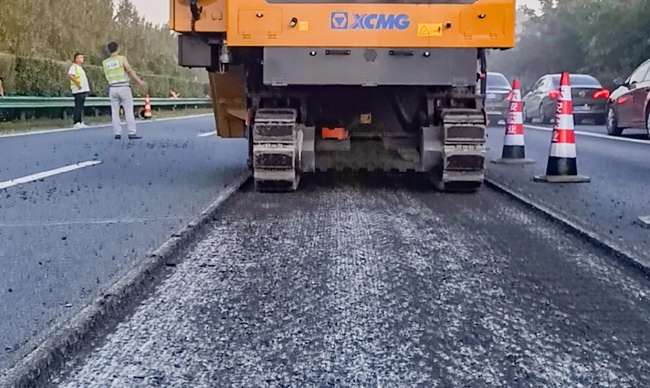 MK网XM200K铣刨机施工速度9m/min