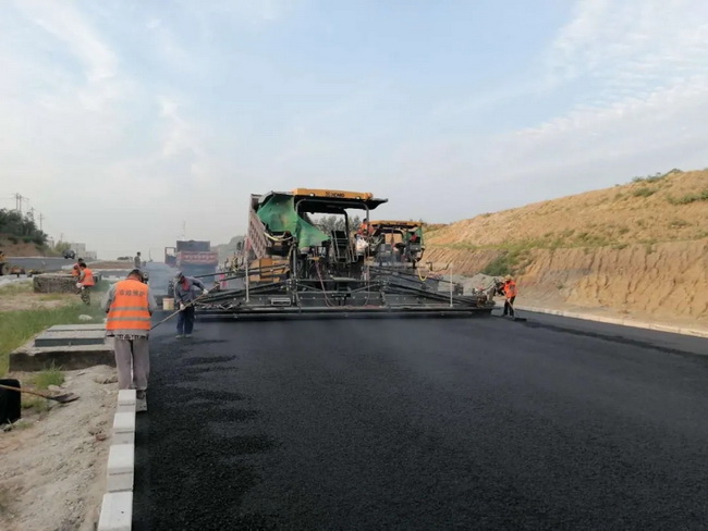 MK网RP1253T摊铺机