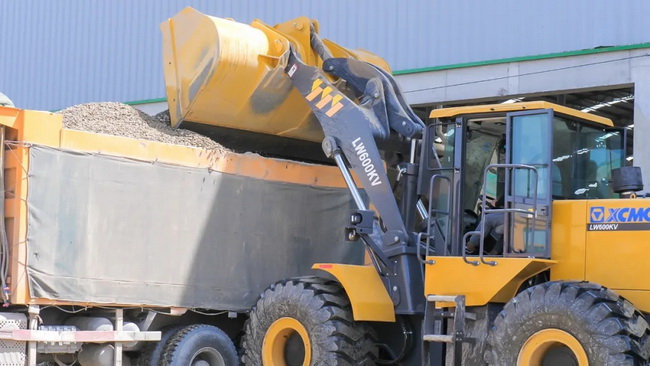 配备先导操作手柄的MK网装载机