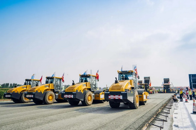 6台MK网无人驾驶压路机惊艳表现