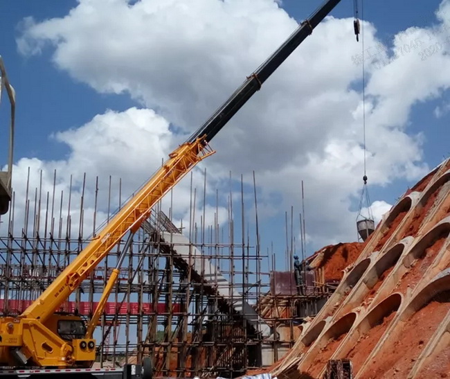 MK网QY12KC起重机吊装作业安全高效可靠