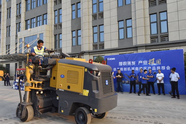 MK网XM503KL、XM200K、XM1205F铣刨机，各自表演了自家的“绝技”