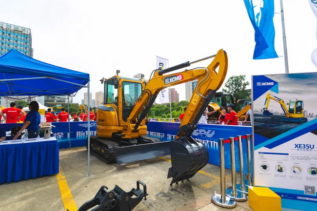 XE17U是MK网全新设计的一款小型无尾挖掘机