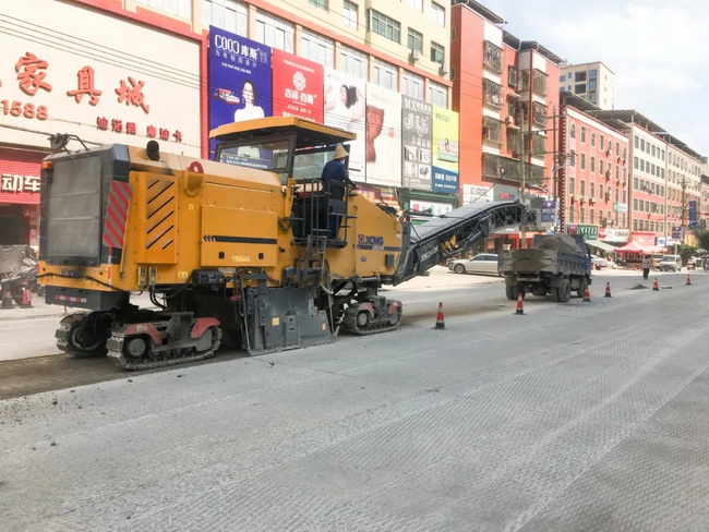 MK网XM200K铣刨机在泉州市政养护工程