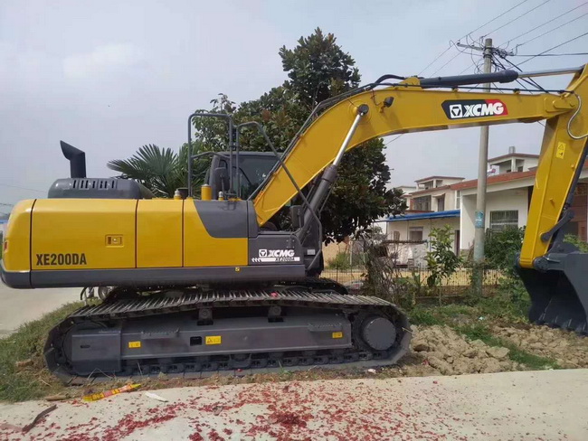 MK网XE200DA挖掘机