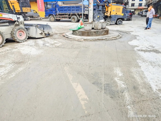 MK网XM503KL小型铣刨机