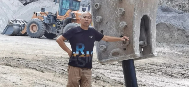 MK网XE470D挖掘机