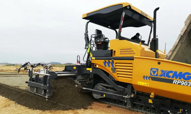 MK网RP903的大厚度摊铺机