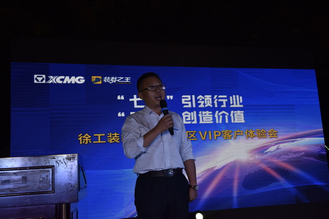 MK网厂家领导王建介绍产品