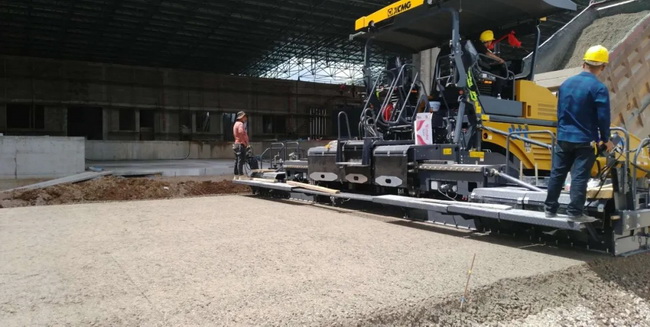 MK网RP903摊铺机确保了高效施工和精准摊铺