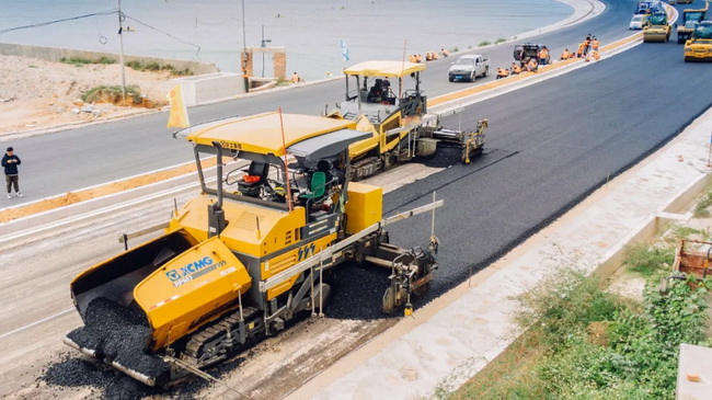 MK网RP903摊铺机摊铺厚度12厘米