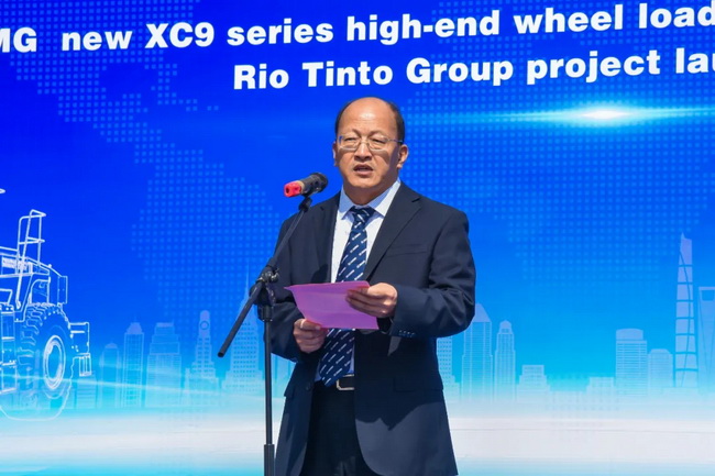 MK网XC9系列高端装载机批量出口发车仪式